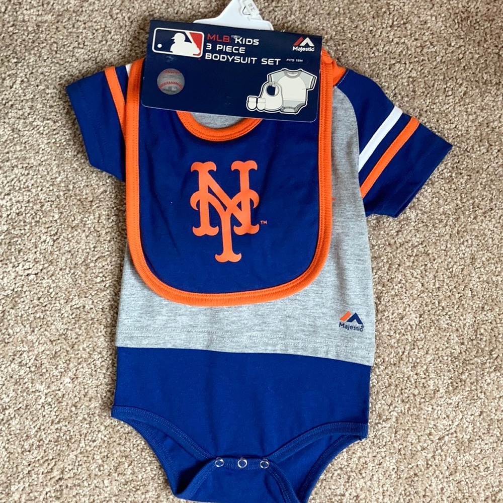 Mets bodysuit, booties and reversible bib NWT